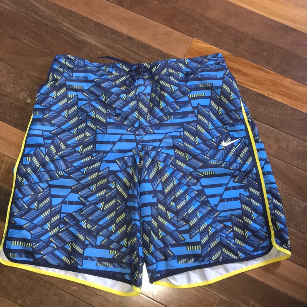 EUC Men’s Size XXL Nike Swim Trunks - Picture 1 of 3